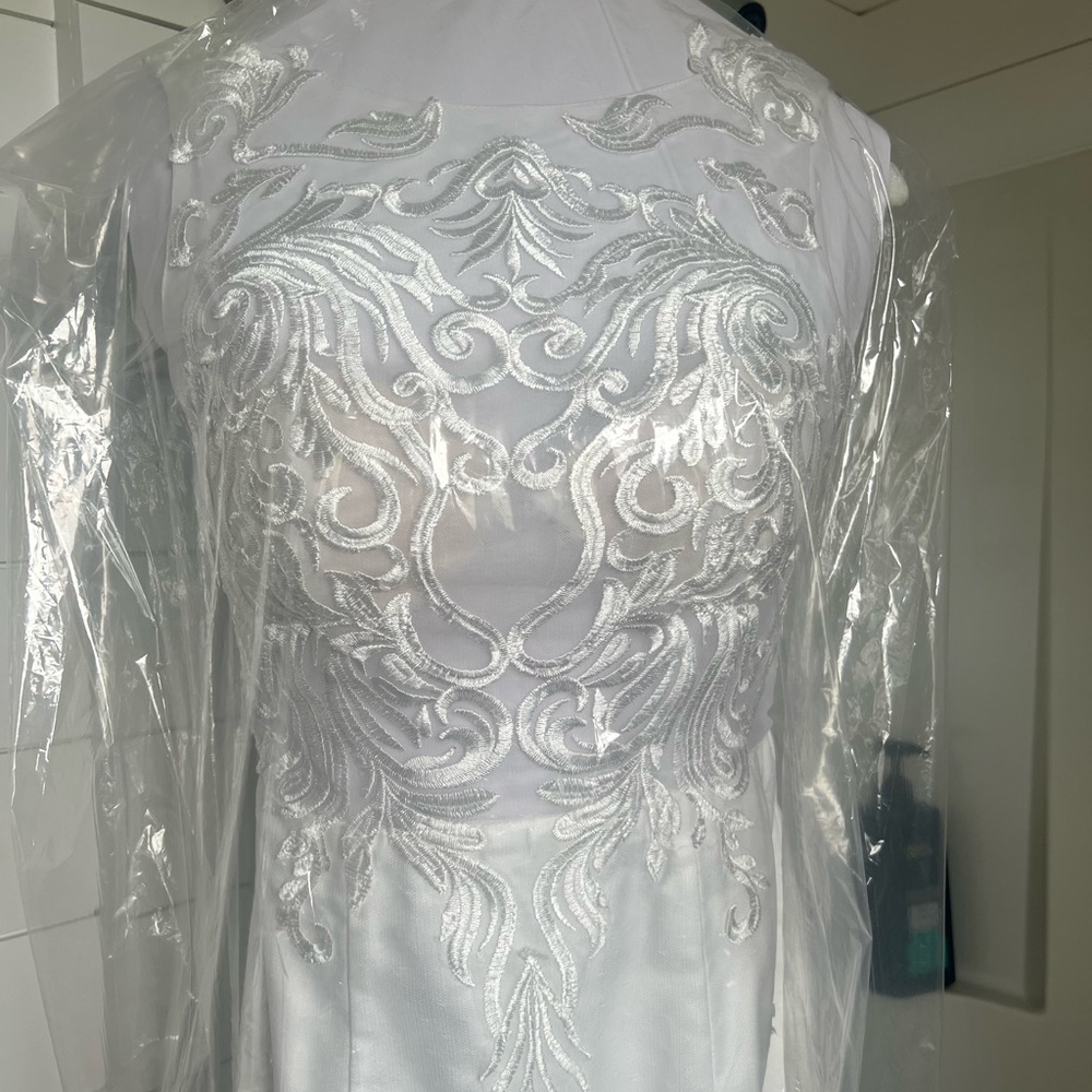 Wedding Dress Size 2 Ivory Lace Form Fitting Dress brides dress bridal bride - Picture 8 of 13